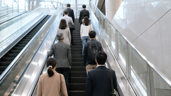 Government Revisits Proposal to Allow Two-Column Escalator Use After 30 Years of Single-File Custom 30년 습관 ‘한 줄 서기 바뀔까…정부 에스컬레이터 두 줄 이용 다시 꺼냈다.png