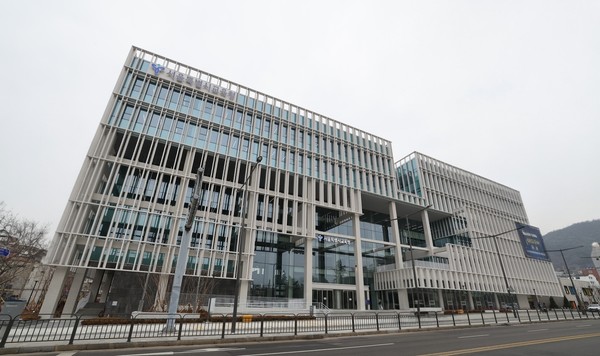 Seoul Launches Free School Arrival and Departure Notifications for 320,000 Elementary Students Starting September 서울 초등생 32만명 ‘등·하교 알림 무료로 받는다…9월부터 607개교 전면 시행.jpg